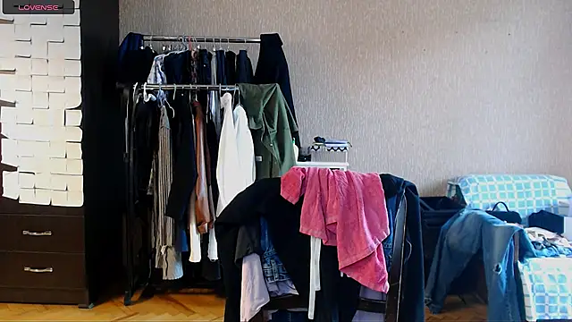  Roselina  online show from April 4, 7:59 am