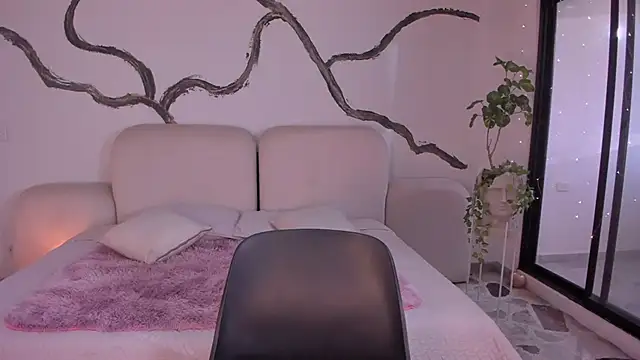 Snapshot of MattThompsonn chatting on December 2, 10:00 pm MattThompsonn online show from December 2, 10:00 pm