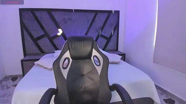 Snapshot of MattThompsonn chatting on November 11, 8:14 pm MattThompsonn online show from November 11, 8:14 pm