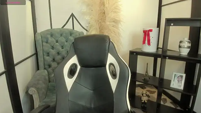 MattThompsonn online show from February 15, 10:52 pm