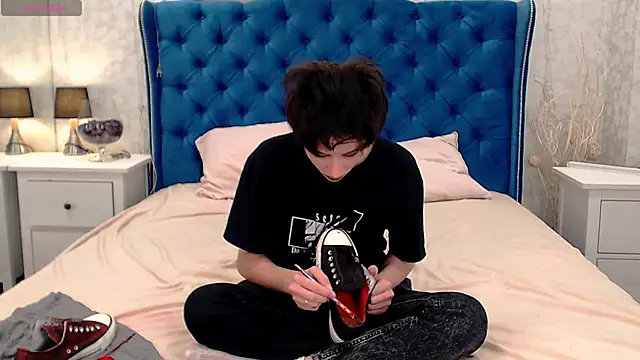 via mayer  online show from October 25, 8:46 am