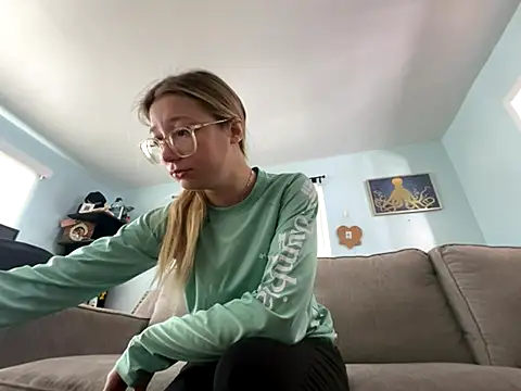 Snapshot of Hatgirl69 chatting on October 11, 3:13 pm Hatgirl69 online show from October 11, 3:13 pm