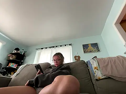 Snapshot of Hatgirl69 chatting on September 23, 2:02 pm Hatgirl69 online show from September 23, 2:02 pm