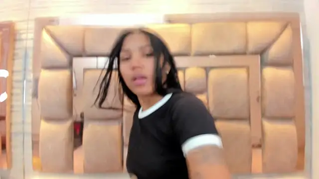 Snapshot of pocahontas_pow chatting on May 30, 12:22 pm pocahontas pow online show from May 30, 12:22 pm