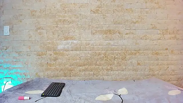 Snapshot of pocahontas_pow chatting on November 10, 12:10 pm pocahontas pow online show from November 10, 12:10 pm