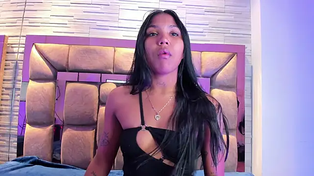Snapshot of pocahontas_pow chatting on July 10, 11:32 am pocahontas pow online show from July 10, 11:32 am