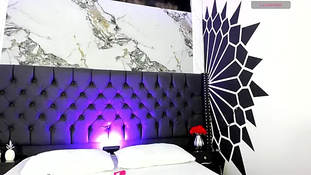 EthaanCox online show from April 7, 9:27 pm