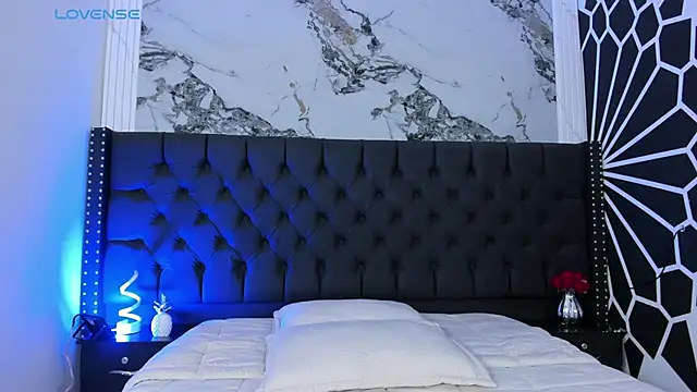 EthaanCox online show from March 24, 8:09 pm