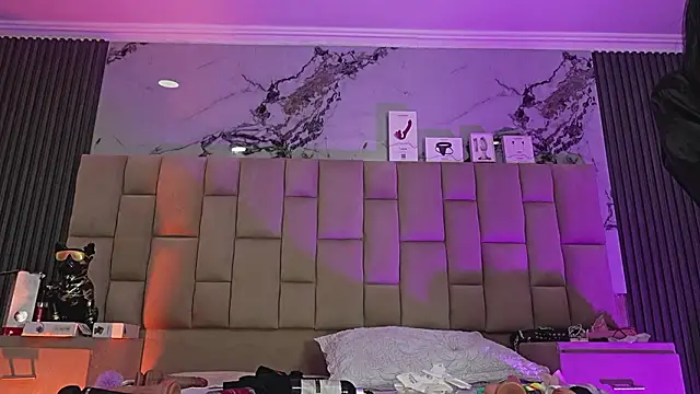 EthaanCox online show from February 22, 8:49 am