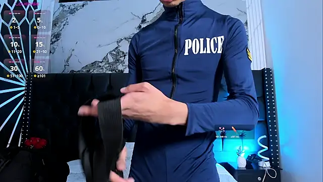 EthaanCox online show from April 17, 8:55 pm