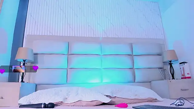 EthaanCox online show from February 4, 9:04 am