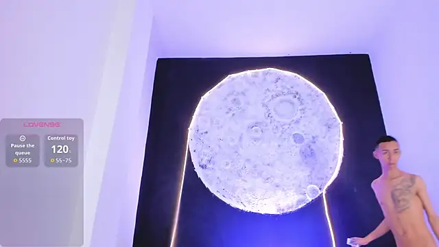 EthaanCox online show from November 18, 9:07 pm