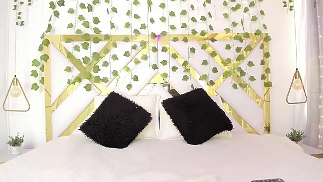 Snapshot of Christal_Golden chatting on March 12, 5:07 pm Christal Golden online show from March 12, 5:07 pm