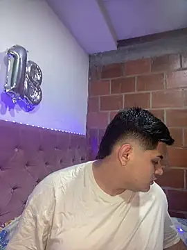 Snapshot of HOT_BOY_18_ chatting on January 16, 3:23 am HOT BOY 18 online show from January 16, 3:23 am