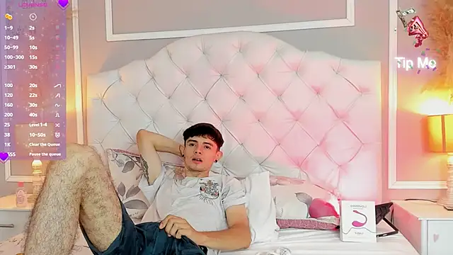 connor and angel online show from February 7, 4:35 pm