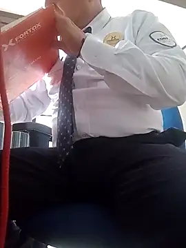 Snapshot of Jinenez chatting on November 15, 9:30 pm Jinenez online show from November 15, 9:30 pm