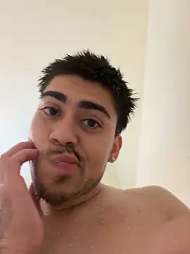 Snapshot of Daddywick chatting on May 14, 8:39 pm Daddywick online show from May 14, 8:39 pm
