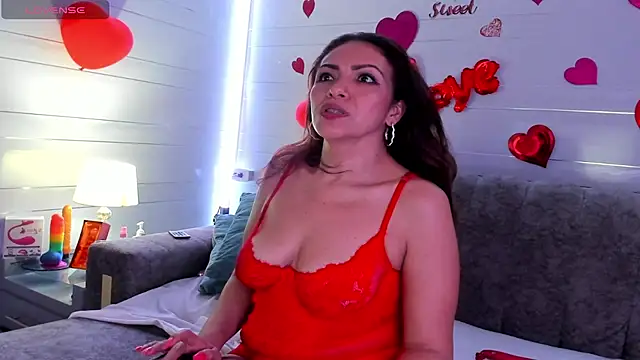 MARIAM COLINS online show from February 27, 6:13 am