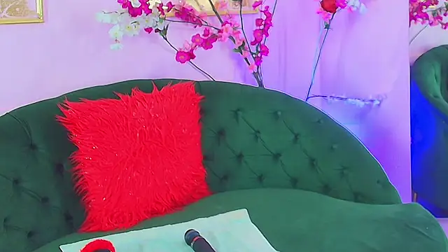 scarlette69 online show from December 1, 7:48 pm