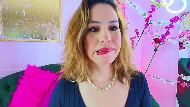 scarlette69 online show from December 21, 7:59 pm