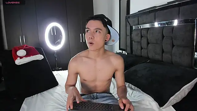 Snapshot of alanblack1 chatting on November 21, 10:09 pm alanblack1 online show from November 21, 10:09 pm