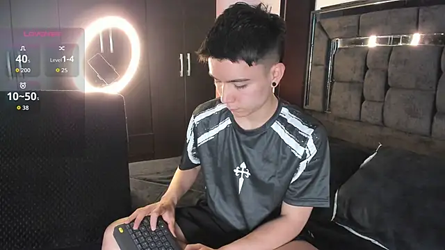 Snapshot of alanblack1 chatting on November 26, 1:16 am alanblack1 online show from November 26, 1:16 am