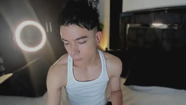 alanblack1 online show from March 30, 7:54 am