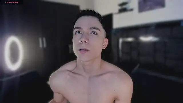 alanblack1 online show from April 3, 3:29 pm