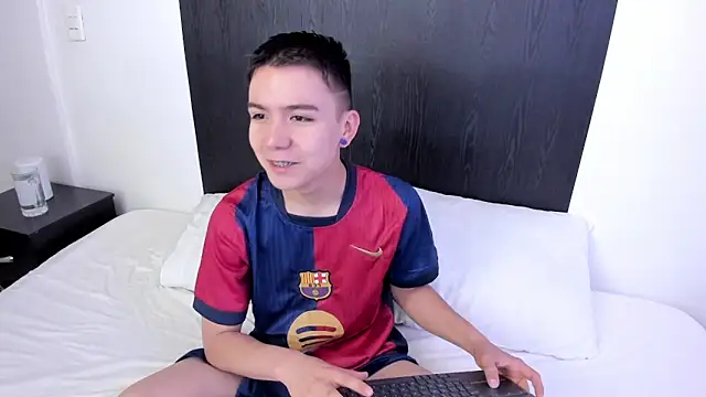 alanblack1 online show from February 27, 11:39 am