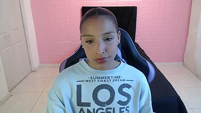 Snapshot of DULCE1609 chatting on December 18, 8:01 pm DULCE1609 online show from December 18, 8:01 pm