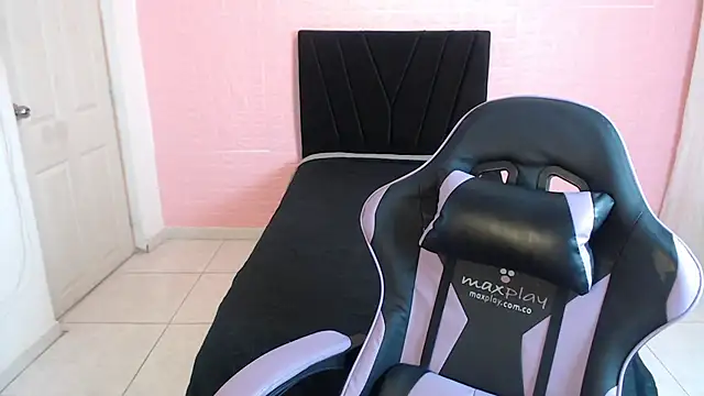 Snapshot of DULCE1609 chatting on December 1, 8:21 pm DULCE1609 online show from December 1, 8:21 pm