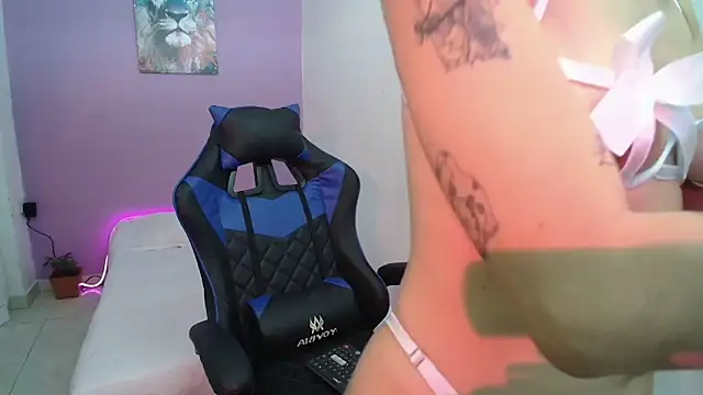 alana lara online show from October 15, 4:00 am