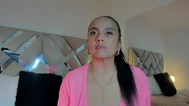 Snapshot of raquell_moore chatting on March 22, 7:09 pm raquell moore online show from March 22, 7:09 pm