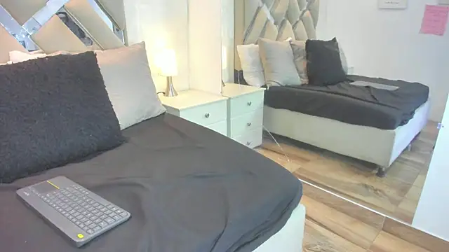 raquell moore online show from January 9, 3:52 pm