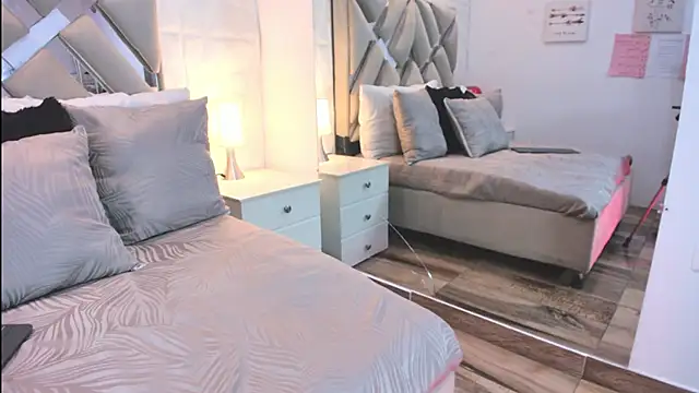 raquell moore online show from April 2, 11:28 am