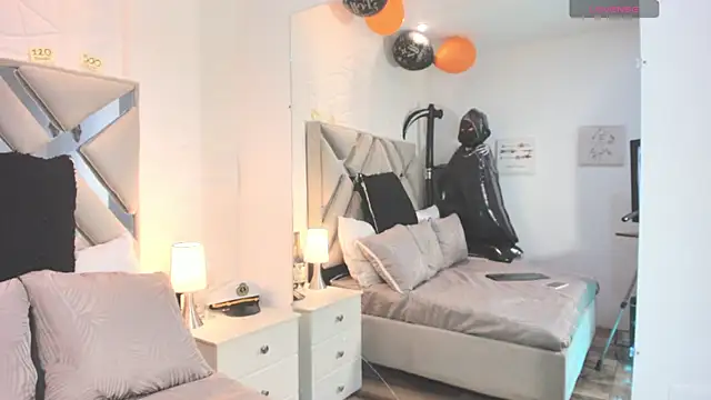 raquell moore online show from October 21, 12:15 pm