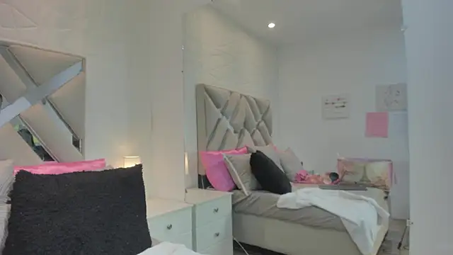 Snapshot of raquell_moore chatting on February 6, 12:28 am raquell moore online show from February 6, 12:28 am