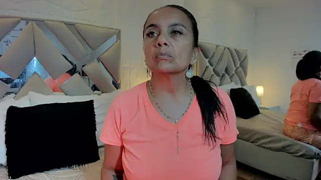 Snapshot of raquell_moore chatting on March 9, 5:06 pm raquell moore online show from March 9, 5:06 pm