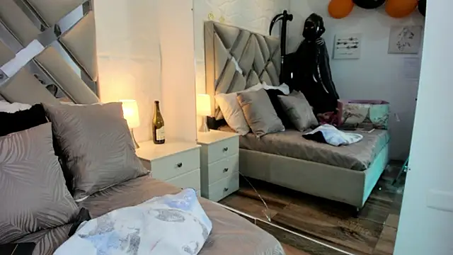 raquell moore online show from November 3, 5:05 pm