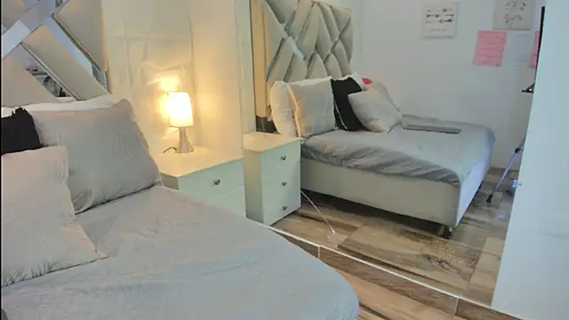 raquell moore online show from March 14, 12:00 pm