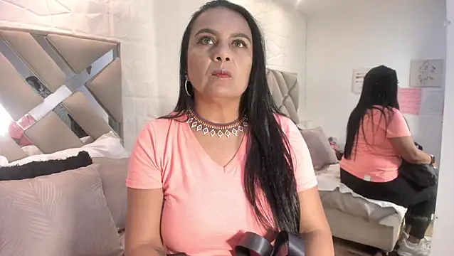 Snapshot of raquell_moore chatting on February 12, 12:38 pm raquell moore online show from February 12, 12:38 pm