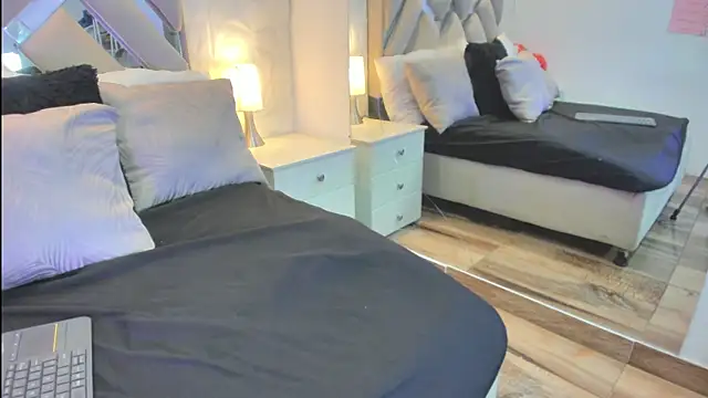 raquell moore online show from April 14, 12:10 pm