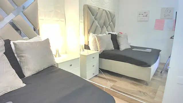 Snapshot of raquell_moore chatting on February 27, 12:05 pm raquell moore online show from February 27, 12:05 pm