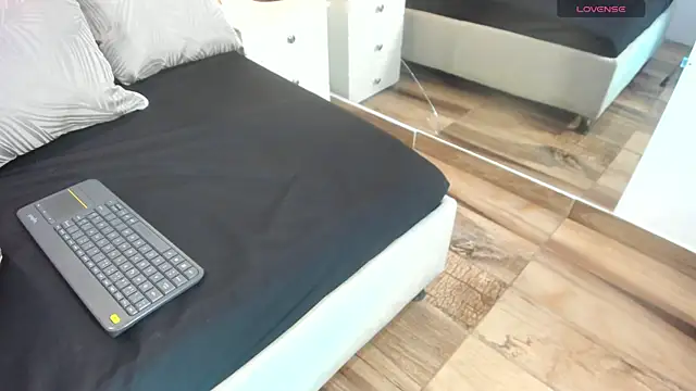 raquell moore online show from October 24, 11:42 am