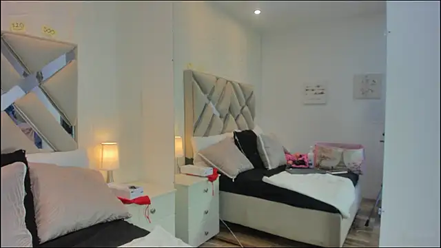 raquell moore online show from December 3, 11:42 am