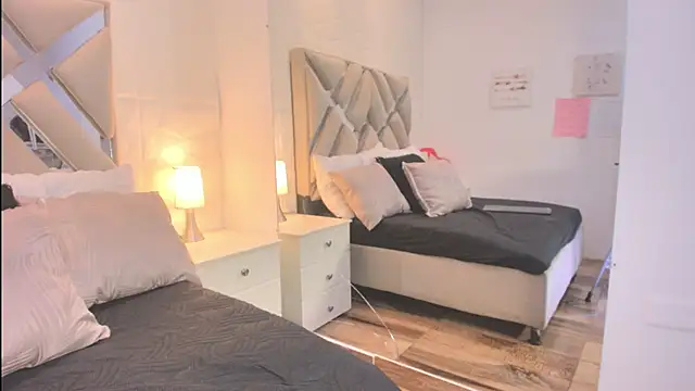 raquell moore online show from March 25, 12:15 pm