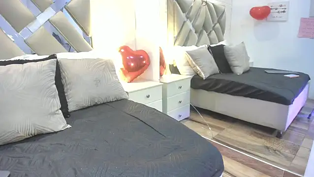 Snapshot of raquell_moore chatting on February 20, 12:18 pm raquell moore online show from February 20, 12:18 pm