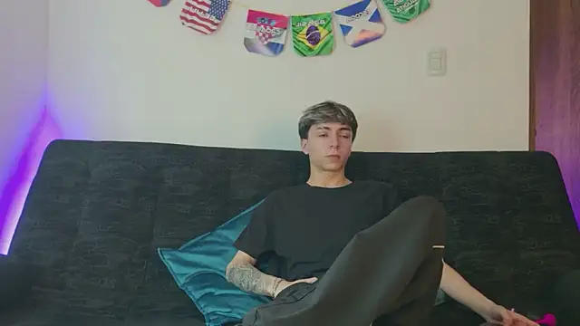 Snapshot of ethan_and_ava chatting on July 17, 12:24 pm ethan and ava online show from July 17, 12:24 pm
