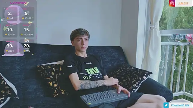 ethan and ava online show from December 19, 12:51 pm