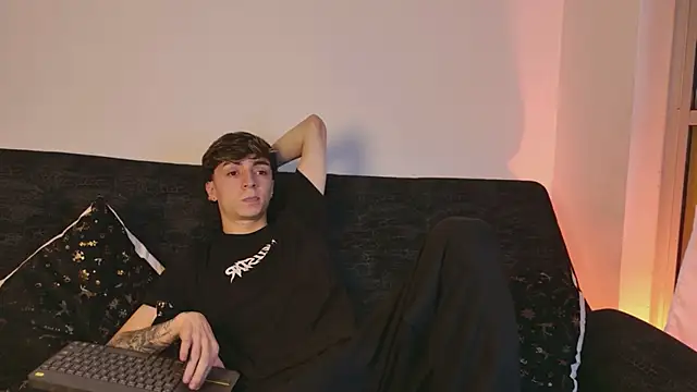 ethan and ava online show from February 5, 2:29 am